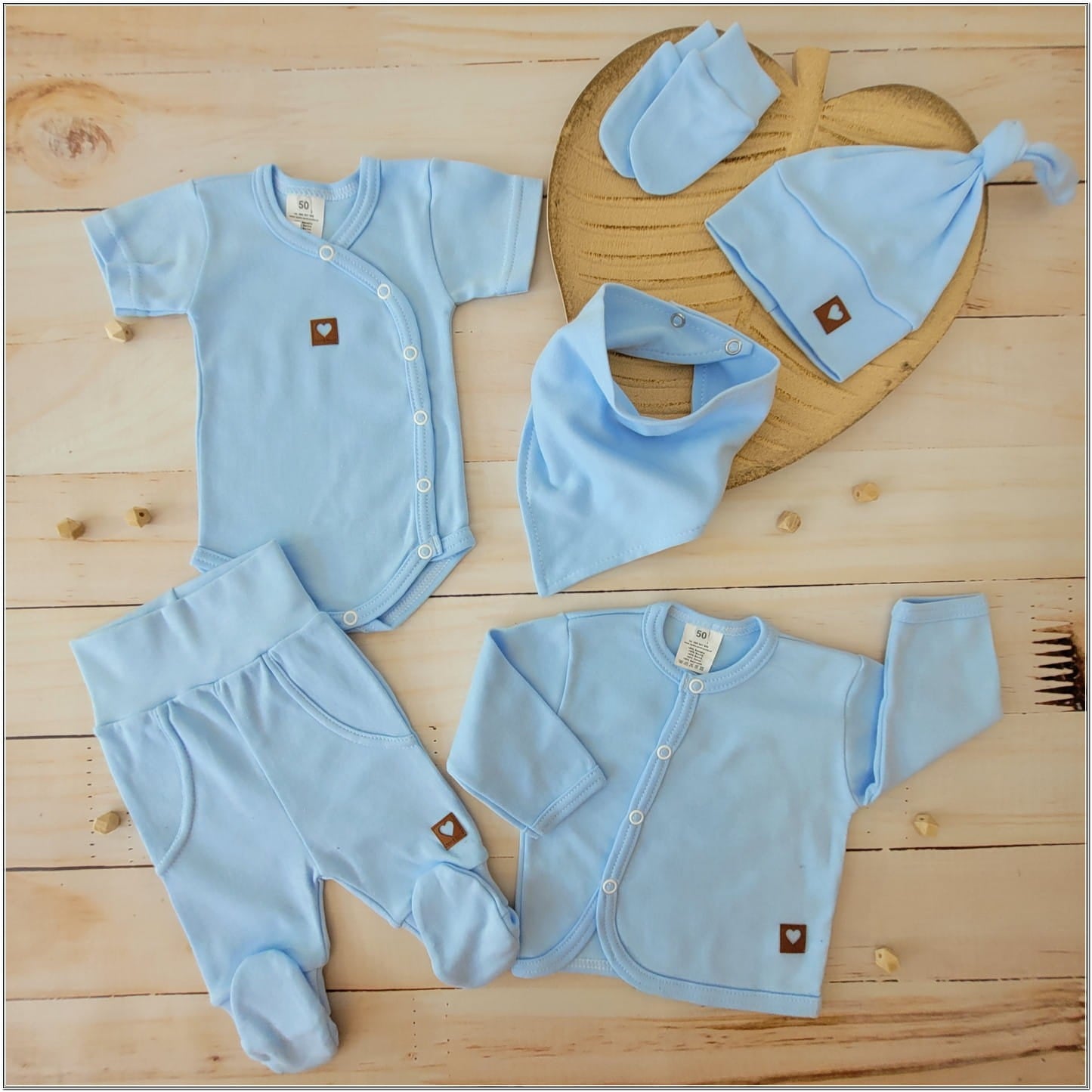 Zyzio & Zuzia newbornset – complete 6-delige babyuitzet van 100% katoen, perfect voor pasgeborenen en als kraamcadeau.
