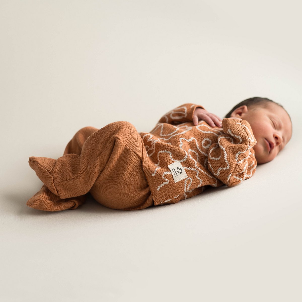 Babyset Okerkleur van Micu Micu met Mutsje, Vestje en Broekje