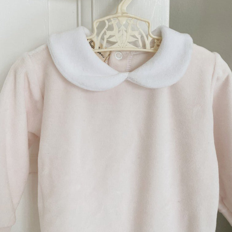 Comfortabele Bobbi Balloon Babyonesie met Knopen en Schattig Kraagje in Crème