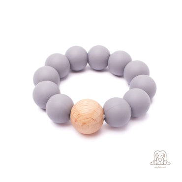 Bijtring Snufie – Een zachte, natuurlijk rubberen bijtring in een schattig ontwerp, speciaal ontwikkeld om gevoelig tandvlees te verzachten en doorkomende tandjes te kalmeren. Veilig, niet-giftig en perfect voor kleine babyhandjes.
