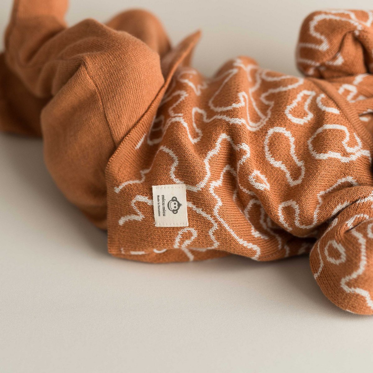 Babyset Okerkleur van Micu Micu met Mutsje, Vestje en Broekje
